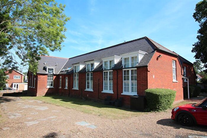 1 Bedroom Apartment For Sale In Poplar Road, Leatherhead, KT22