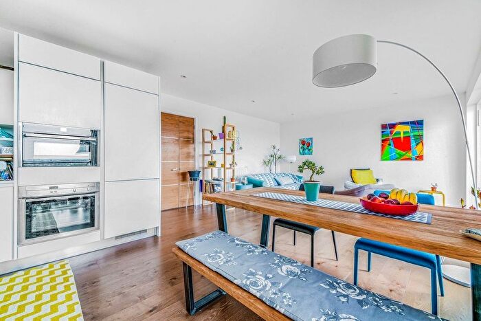 2 Bedroom Flat To Rent In Handley Drive, SE3