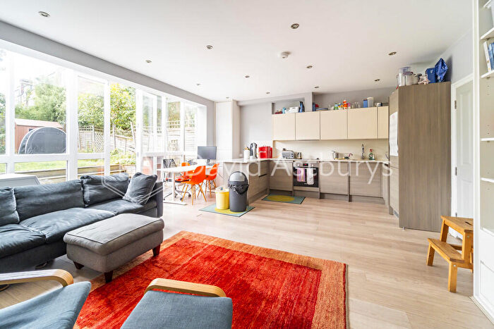 3 Bedroom Apartment To Rent In Muswell Road, Muswell Hill, London, N10