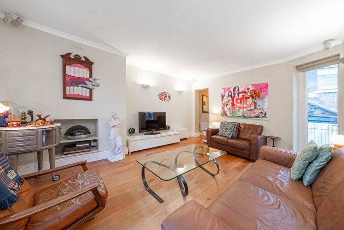 3 Bedroom Flat To Rent In Heath Street, Hampstead, London, NW3