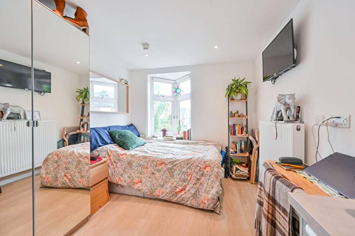 Studio To Rent In Oakley Avenue, Ealing, London, W5