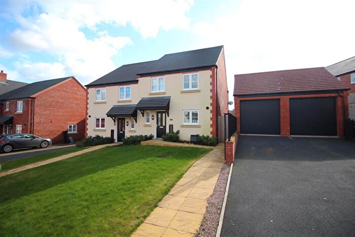 4 Bedroom Semi-Detached House To Rent In Loachbrook Farm Way, Somerford, Congleton, CW12