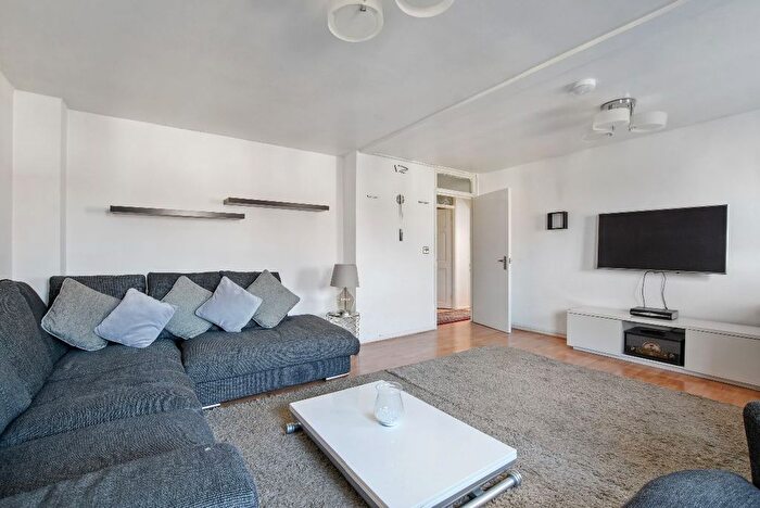 3 Bedroom Flat To Rent In Truro Road, London, N22