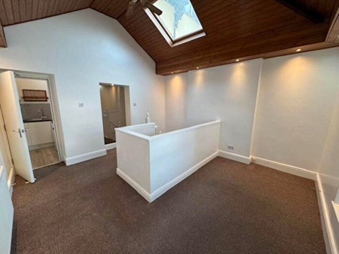 2 Bedroom Flat To Rent In The Parade, Cardiff, CF24