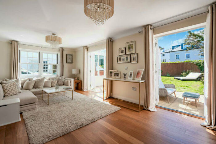 3 Bedroom Semi-Detached House To Rent In Fielding Lane, Bromley, BR2