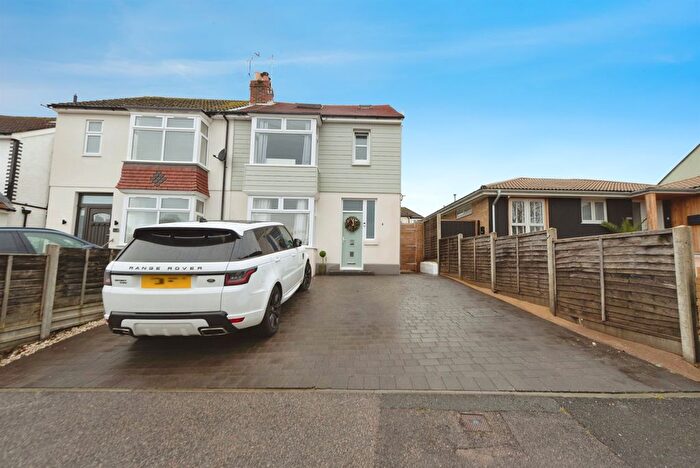 5 Bedroom Semi-Detached House For Sale In The Crest, Waterlooville, PO7