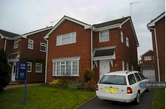 4 Bedroom Detached House To Rent In King Charles Road, Freshbrook, Swindon, SN5