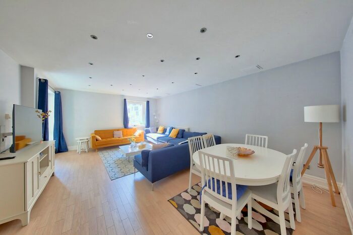 3 Bedroom Flat To Rent In Warren House, Beckford Close, London, W14