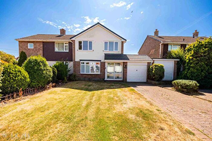 3 Bedroom Semi Detached House For Sale In Scampton Way, Tamworth, Staffordshire, B79