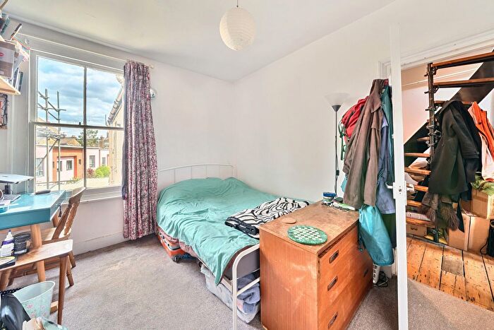 2 Bedroom Flat For Sale In Coldharbour Lane, Camberwell, London, SE5