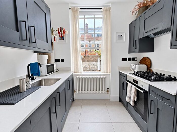 2 Bedroom Flat To Rent In Cable Street, London, E1