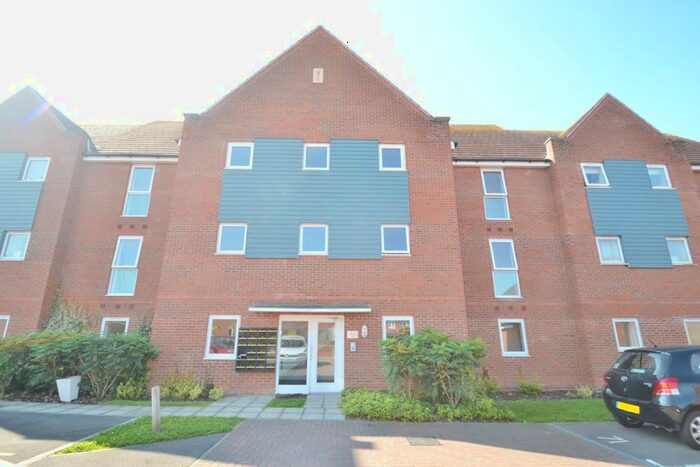 2 Bedroom Flat To Rent In Lakeside, SO50