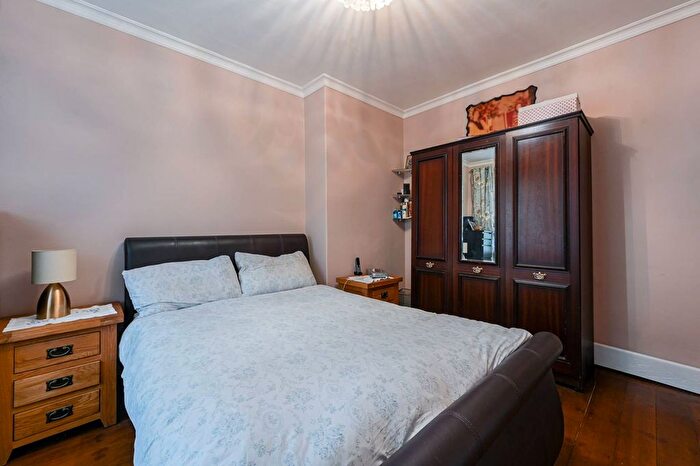 3 Bedroom Flat For Sale In Ellenborough House, White City Estate, Shepherd's Bush, London, W12