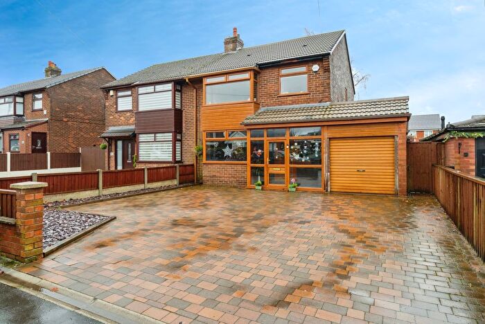 3 Bedroom Semi-Detached House For Sale In Park Road, Westhoughton, Bolton, Greater Manchester, BL5
