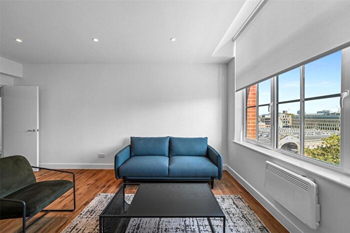 2 Bedroom Apartment To Rent In West Smithfield, London, EC1A