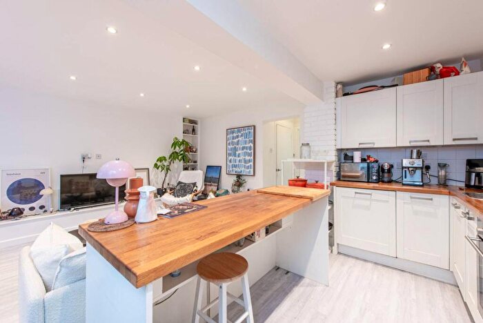 1 Bedroom Flat To Rent In Inglewood Road, West Hampstead, London, NW6