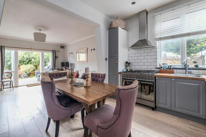 1 Bedroom Mews House To Rent In Abbeville Road, London, SW4