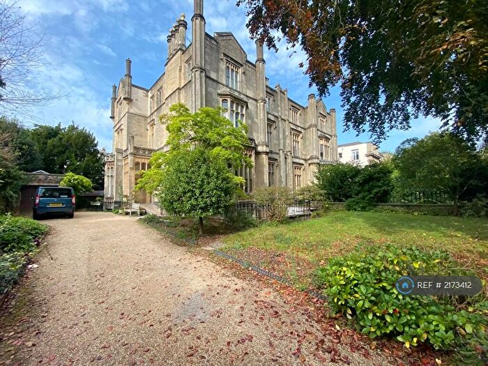 2 Bedroom Flat To Rent In Clifton Park, Bristol, BS8