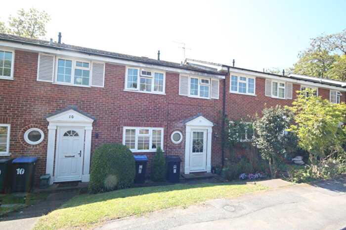3 Bedroom Terraced House For Sale In Cavenham Close, Woking, GU22