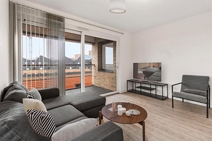 3 Bedroom Flat To Rent In Fizzy Walthamstow, D Blackhorse Lane, Walthamstow, E17