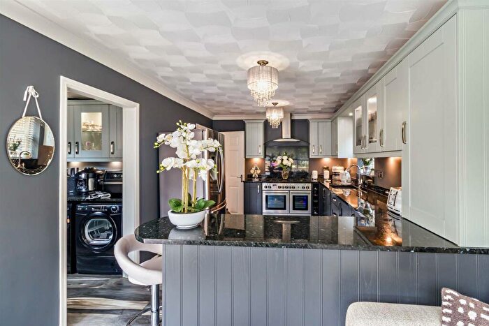 5 Bedroom Detached House For Sale In St Peters Heights, Old Edlington, Doncaster, DN12