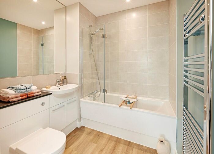 2 Bedroom Apartment For Sale In Clayhill Road, Burghfield Common, RG7