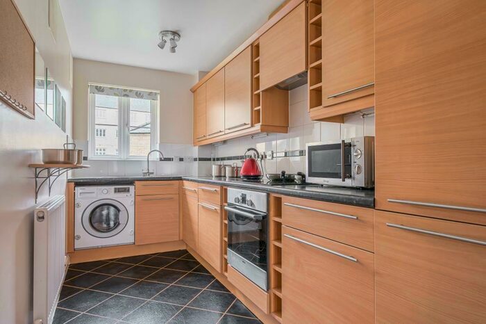2 Bedroom Apartment To Rent In Bathing Place, Witney, OX28