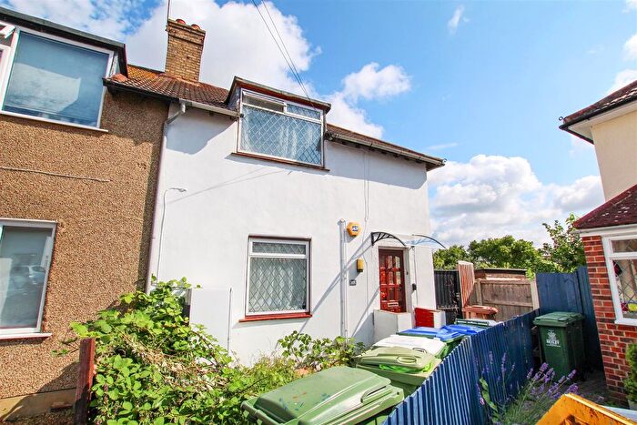 Studio To Rent In Heath Way, Northumberland Heath, Erith, DA8