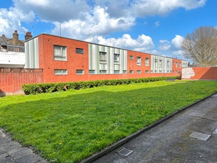 3 Bedroom Maisonette To Rent In Reed Road, London, N17