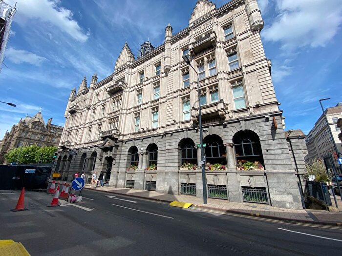 2 Bedroom Flat To Rent In East Parade, Leeds, LS1