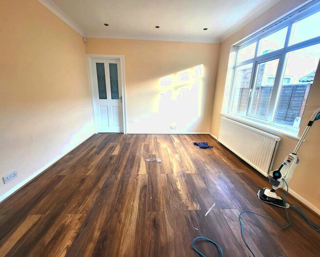 2 Bedroom Flat To Rent In Townsend Road, Ashford, Surrey, TW15