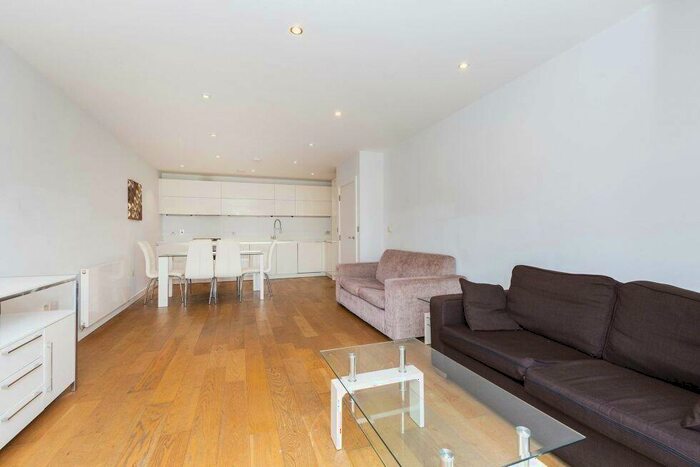 3 Bedroom Flat To Rent In Heneage Street, White Chapel, E1