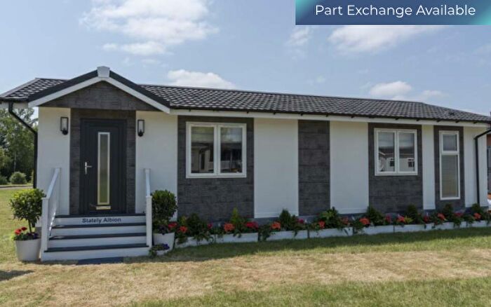 2 Bedroom Park Home For Sale In Moorbarns Lane, Lutterworth, LE17