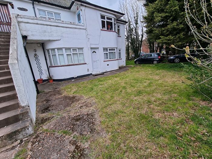 2 Bedroom Maisonette To Rent In Abercorn Road, Mill Hill, NW7