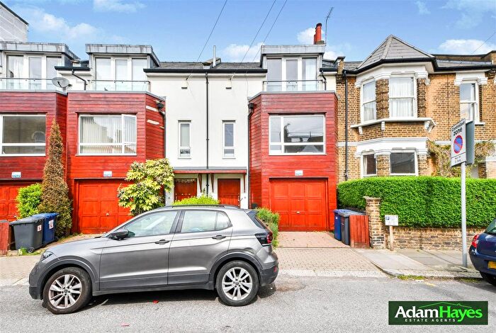 3 Bedroom Terraced House For Sale In Lincoln Road, East Finchley, N2