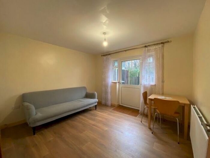 1 Bedroom Flat To Rent In Roxborough Road, Harrow, Middlesex, HA1