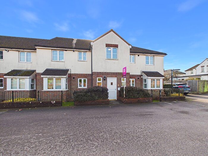 2 Bedroom Flat For Sale In Hunt Court, Marlow Road, Stokenchurch, High Wycombe, Buckinghamshire, HP14