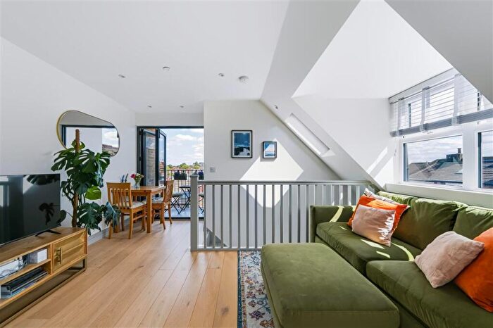 1 Bedroom Flat For Sale In Balham Hill, SW12