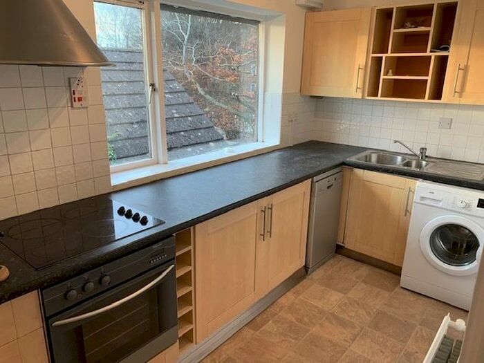 2 Bedroom Flat To Rent In Summerfield Place, Heath, Cardiff CF14
