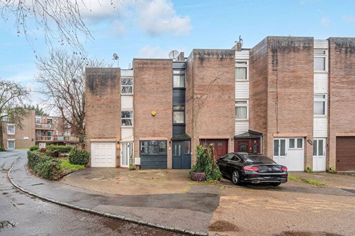 5 Bedroom Property To Rent In Coburg Crescent, Tulse Hill, London, SW2