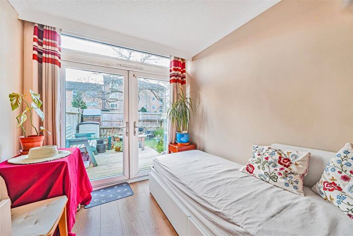 2 Bedroom Flat For Sale In Stanley Road, Carshalton, SM5