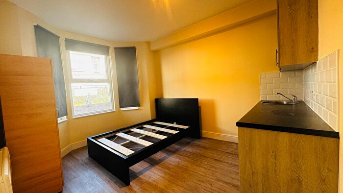 Studio To Rent In Beaconsfield Road, Southall, UB1