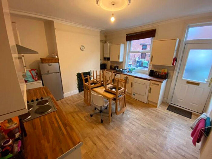 4 Bedroom House To Rent In Hessle View, Leeds, LS6
