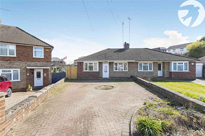 2 Bedroom Bungalow For Sale In Chartwell Close, Rochester, Kent, ME2