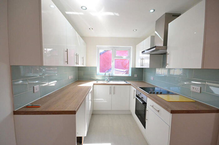 3 Bedroom Flat To Rent In Sterling Gardens, London, SE14