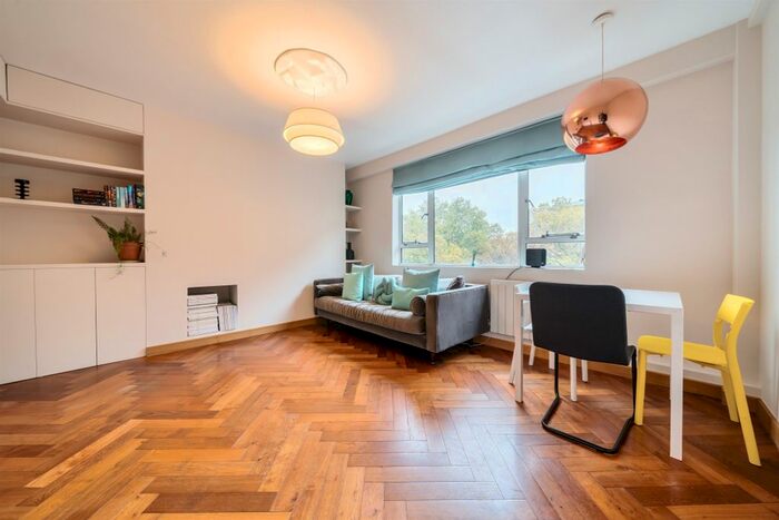 2 Bedroom Flat To Rent In Red Lion Square, London, WC1R