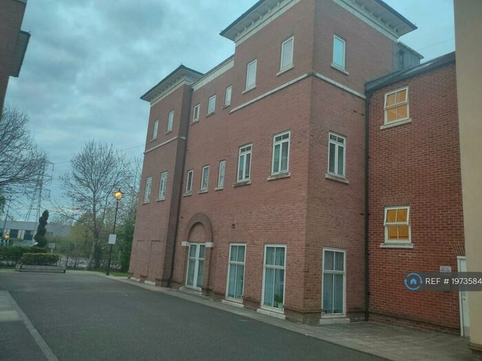 2 Bedroom Flat To Rent In Pine Street, Aylesbury, HP19