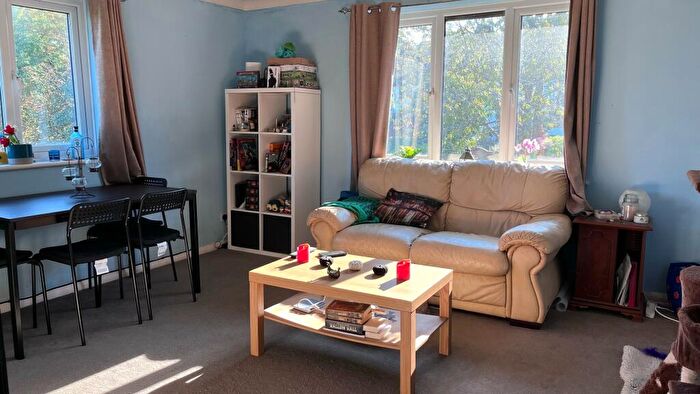 1 Bedroom Apartment For Sale In Fairbairn Close, Purley, Surrey, CR8