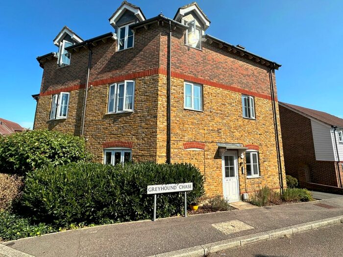 2 Bedroom Flat To Rent In Greyhound Chase, Singleton, Ashford, TN23