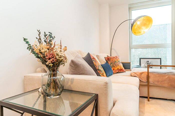 2 Bedroom Apartment To Rent In Flower Lane, London, NW7